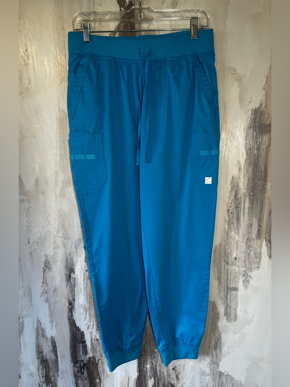 Butter-Soft Teal Scrub Top & Jogger Set Size M - Picture 3 of 4